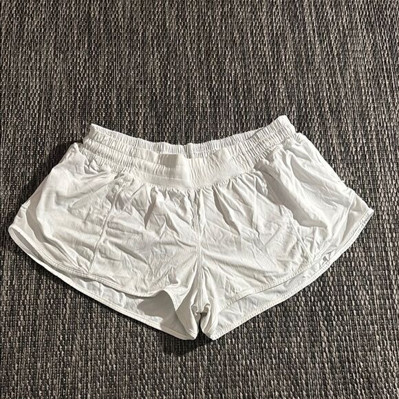 Lululemon Hotty Hot Short II *2.5" - Picture 1 of 9